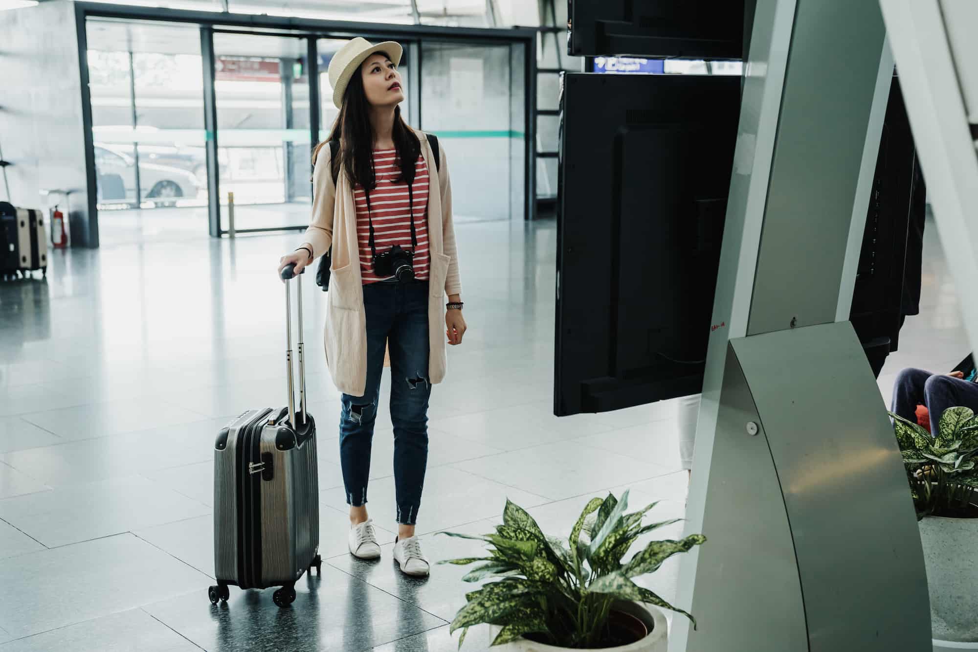 woman at airport wondering how to get a travel refund