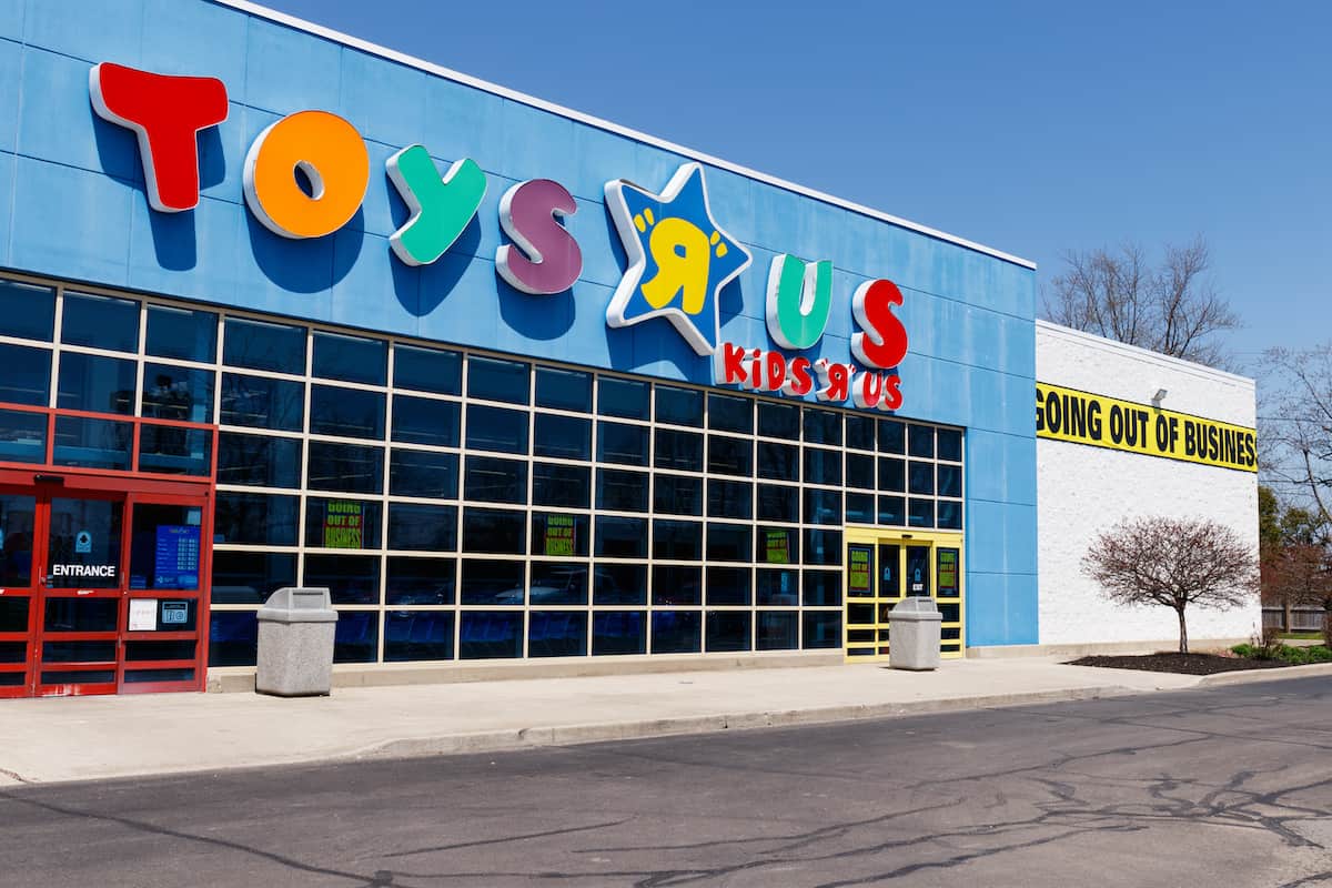defunct retail stores toys r us