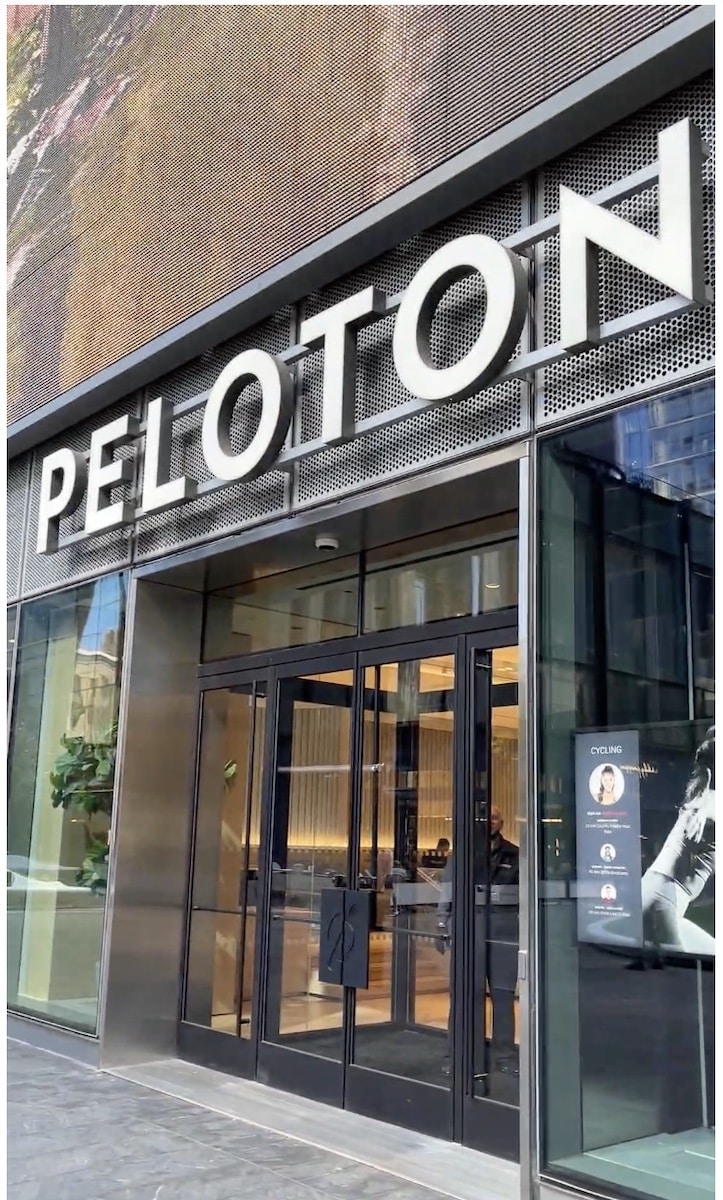 peloton studios nyc entrance from courtyard