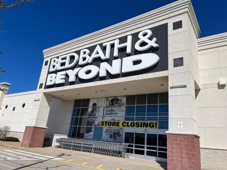 Bed Bath Beyond storefront with store closing sign.